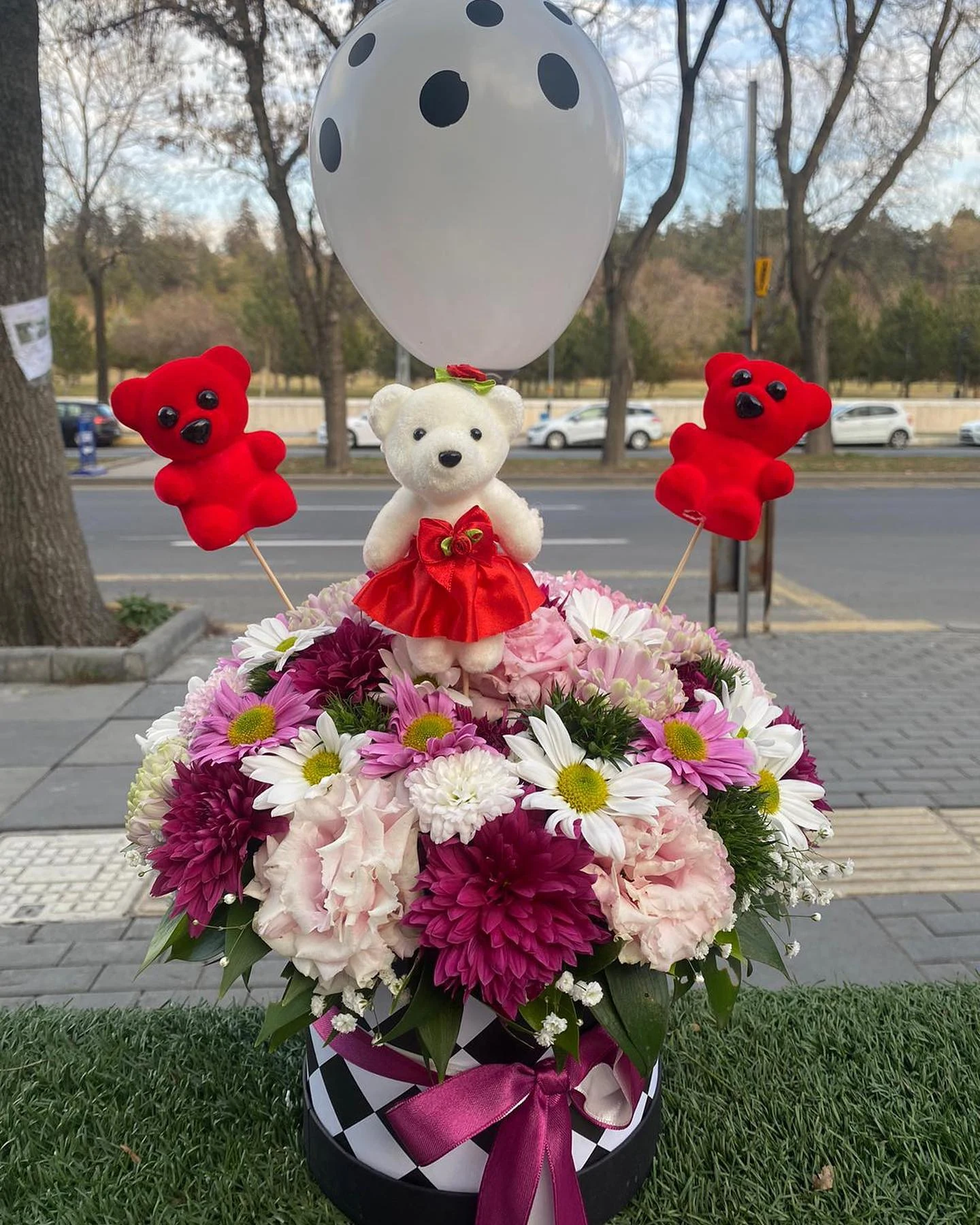 Peluş Ayıcıklı Pembe Papatya ve Krizantem Aranjmanı