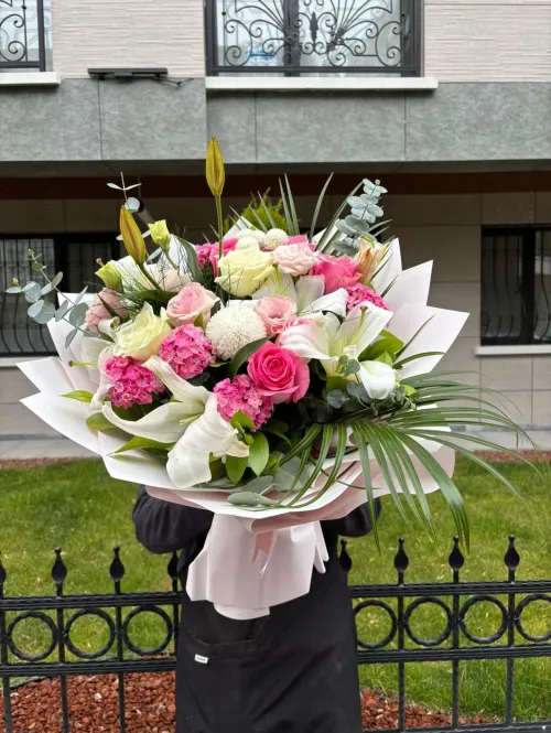 Romantik Dokunuş Gül ve Ortanca Buketi
