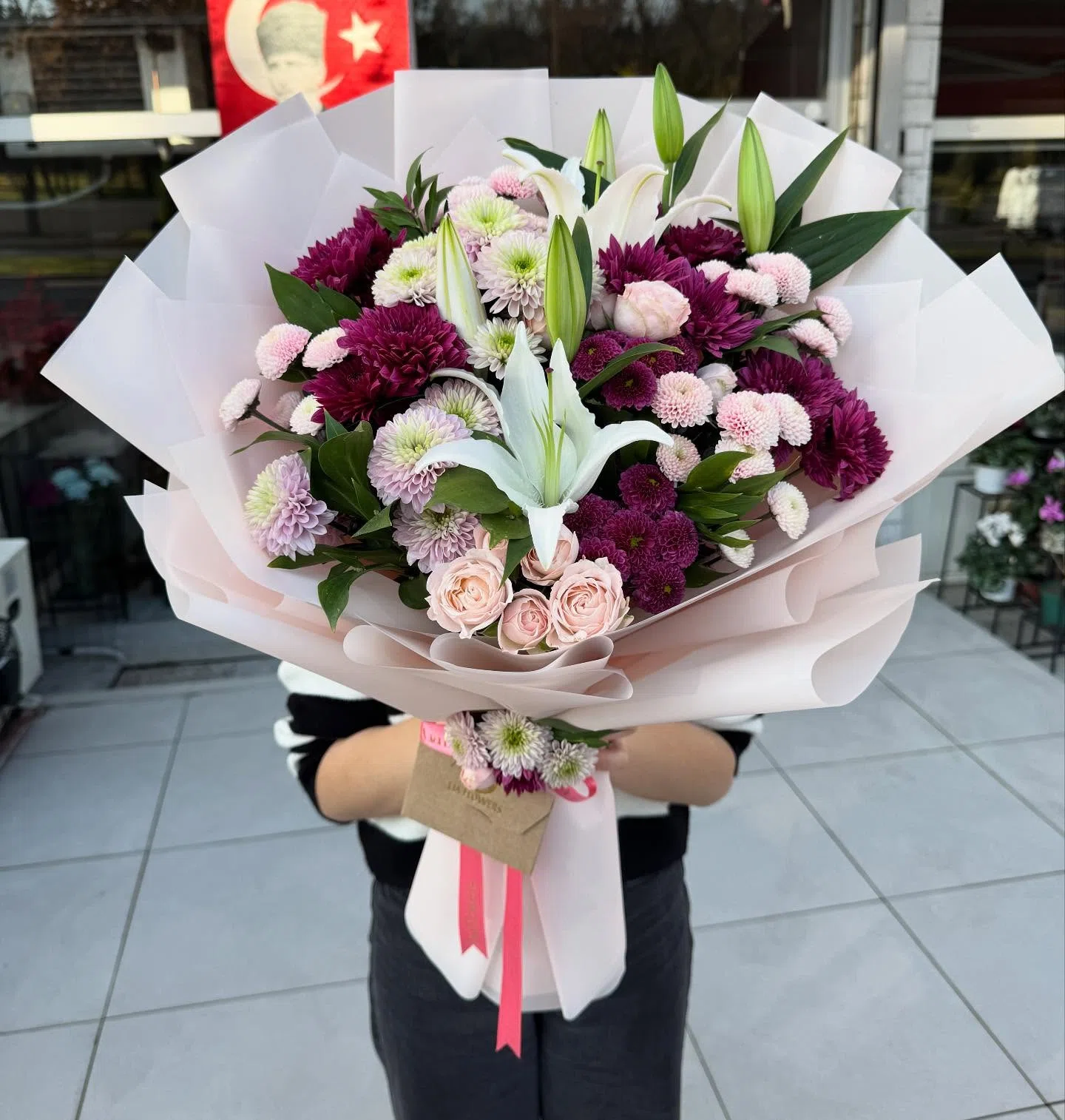 Lilyum ve Mor Krizantem Buketi