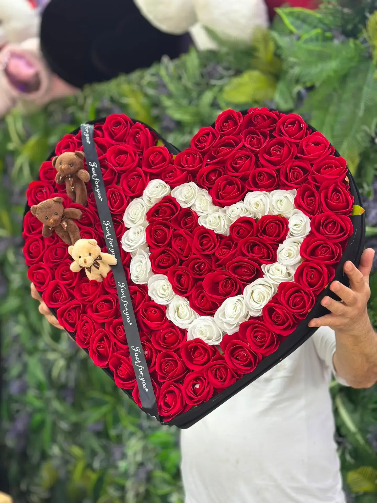 Kalp Kutuda Seni Seviyorum Gül Aranjmanı ve Ayıcıklar