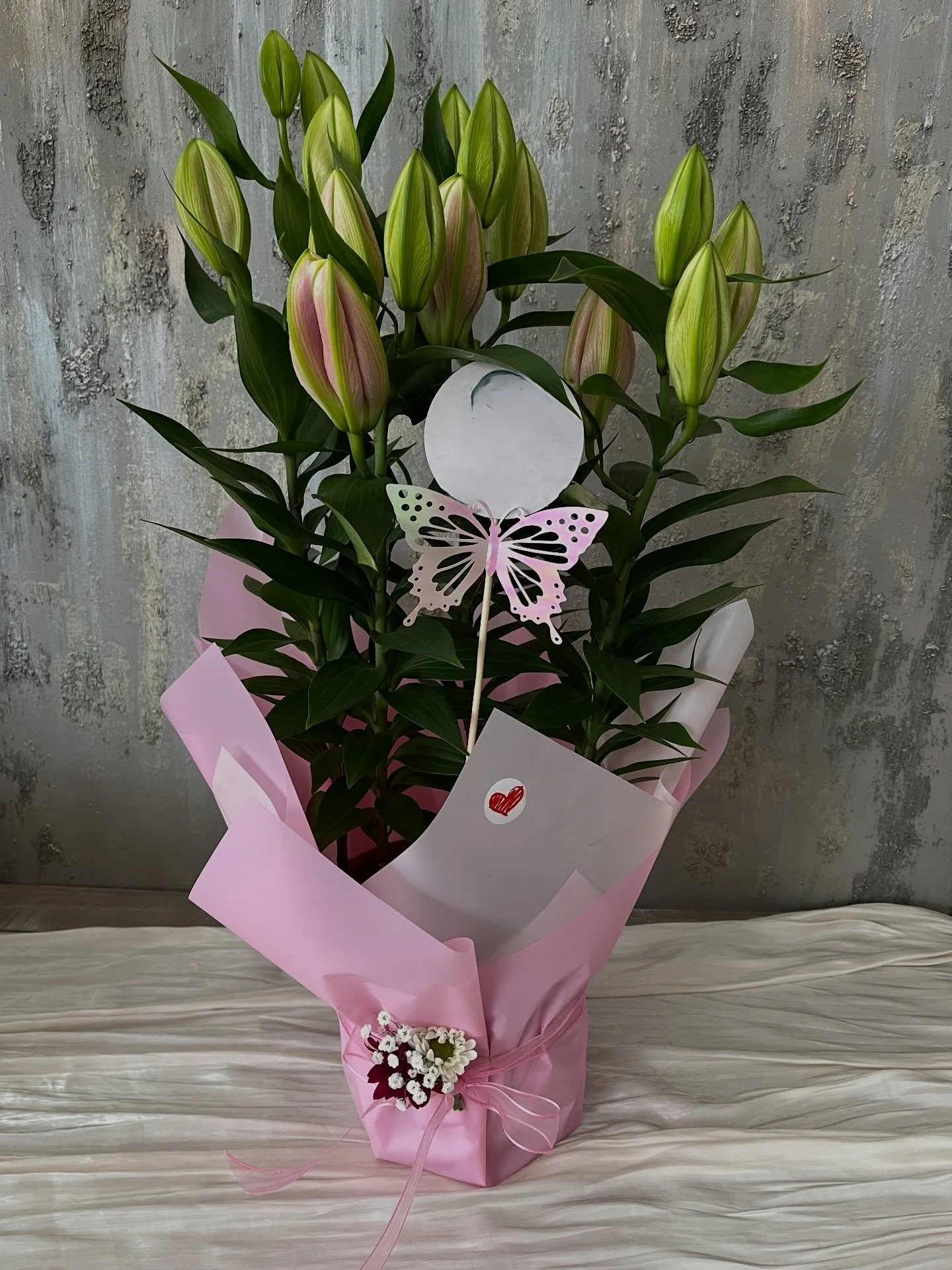 Pembe Ambalajlı Canlı Pembe Beyaz Lilyum Buketi